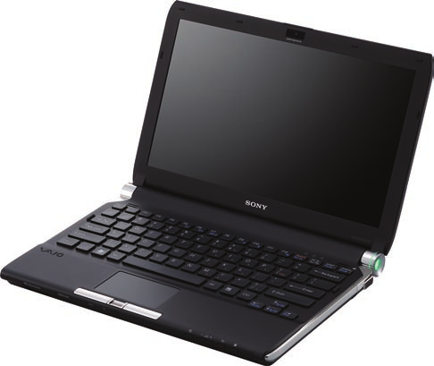 A zongoraakk fekete bevonatot ezútta nem tartotta nyerőnek a Sony, így a notebook feüete matt fekete színű, a fehajtható fedap tetején pedig természetesen ott az emaradhatatan Vaio feirat csiogó