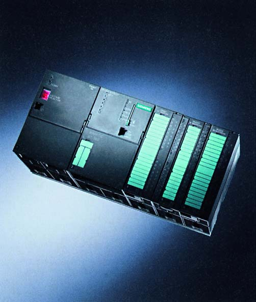 SIMATIC S7-300: Rendszer megoldásokhoz fœként az iparra fókuszálva A Micro Memory Card (MMC) mint adat és programmemória feleslegessé teszi a backup elem használatát.