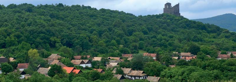 A 14 natúrparki település központja Békéscsaba festői környezetű Széchenyi ligetének közepén, a Körösök Völgye