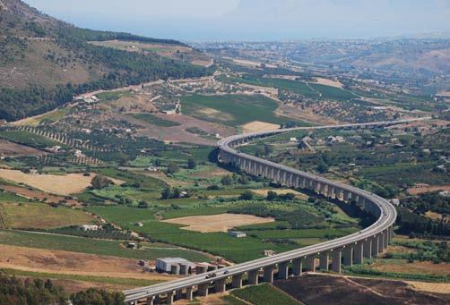 2011. ÉVI ÉVES JELENTÉSEK - ÖSSZEFOGLALÓ TÁJÉKOZTATÓ 21 REGIONÁLIS POLITIKA, ENERGIAÜGY ÉS KÖZLEKEDÉS (34,8 MILLIÁRD EUR) AZ ELLENŐRZÖTT TERÜLET Ez a külön értékelés a reginális plitika (a kiadásk