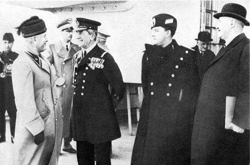 szerbeknek nevez. Cinótól tudjuk, hogy Mussolini véleménye nem volt pozitív Imrédy külügyminisztere személyével kpcsoltbn: A Ducévl Mgyrországról beszéltünk.