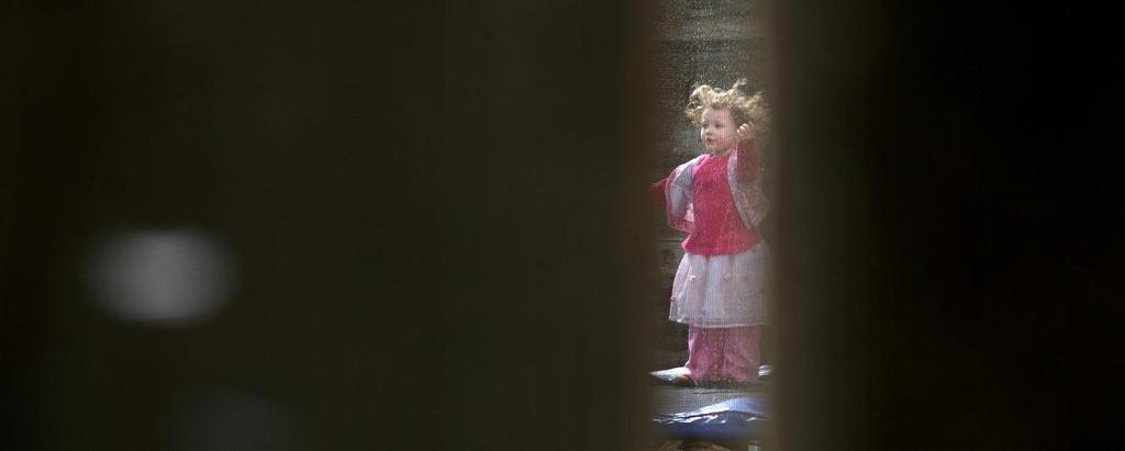 "... hát próbáljuk felpiszkálni a hagyományokat. Most összeállítottuk az asszonyok a fekete székely ruhát, mert ki volt halva, egy darabot, azt télen varricskáltuk az asszonyokkal.