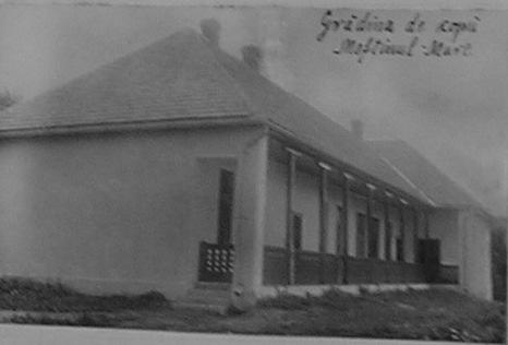 Realizările mai importante s-au început în anul 1934. Comuna aceasta ducea lipsa unei grădini de copii, unde copilaşii de 5-7 ani să primească instrucție şi educație în spirit românesc.