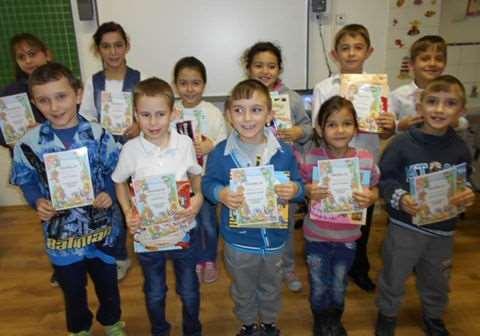 A részletekről érdeklődni és a Mikuláshoz feliratkozni a 06 30 741 8667-es számon Iskolai hírek Mesemondó verseny 2016.