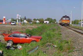 vonat összeütközött egy személygépkocsival. Személyi sérülés nem történt. 6. ábra: A március 7-i baleset 7. ábra: Az április 29-i halálos baleset 4. 2008.