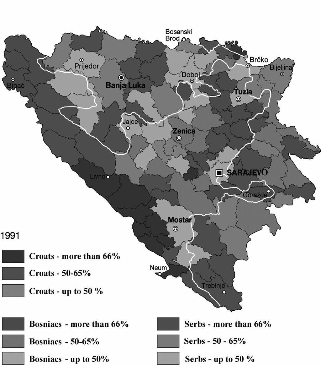 EU-integráció szeparáció által 59 niai társadalmat olyan csoportokra, mint akiknek van beleszólásuk az ország irányításába, és olyan nemzeti kisebbségi csoportokra, akik látszólag nem rendelkeznek