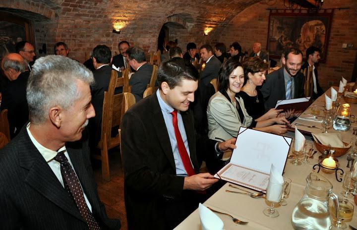 Nagyunyomi-Sényi Gábor az Egyesület elnöke nyitotta meg a konferenciát, majd Simon Csaba előadása hangzott el UHPFRC-Alkalmazott tudomány témakörben.