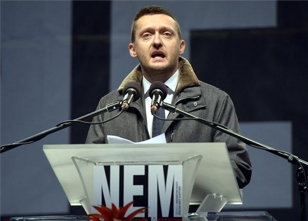 5.2.9.2. Rogán Antal beszéde A haza ma nem néma. A kormánypárt retorikájának egyik aktuális jelmondata ebben az időben: Magyarország megvédi polgárait!