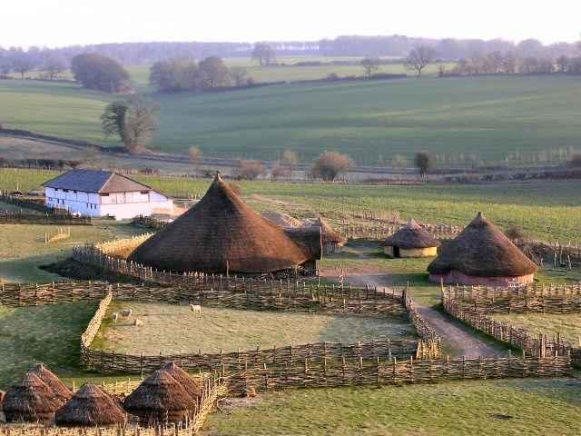 A KONSZOLIDÁCIÓ Butser Ancient Farm / Petersfield / Hampshire (Butser Hill: 1970-1989, Butser: 1991-)
