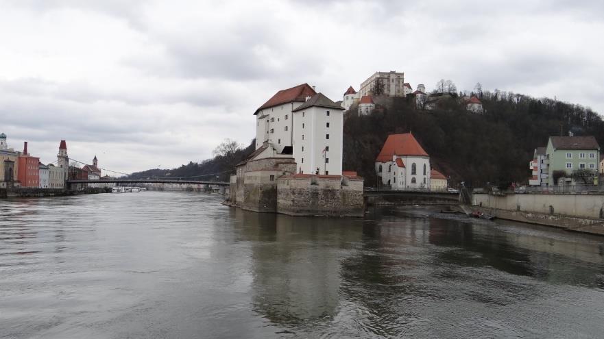 Meglátogattuk Gizella királyné sírját, és koszorút helyeztünk rá tiszteletünk jeléül.