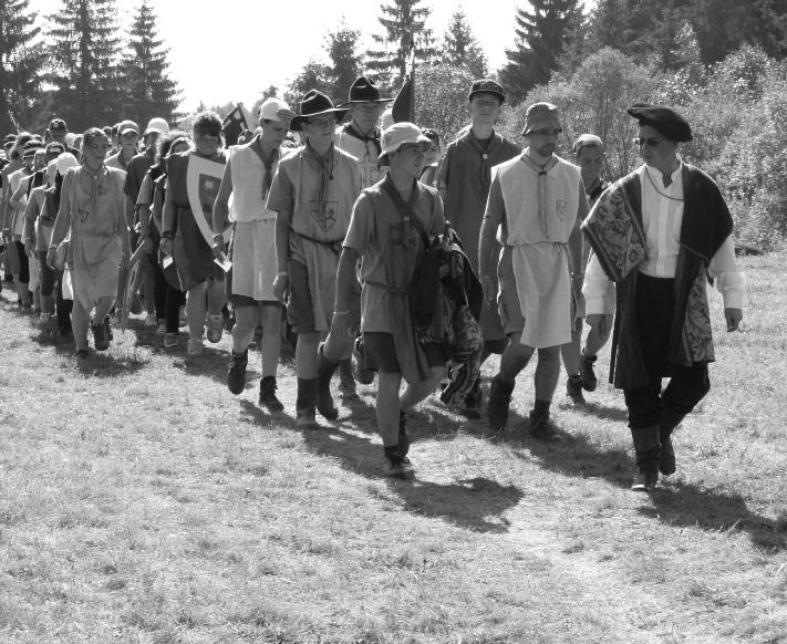 Julianus baráthoz azon- Július 12-én, 45 perces késéssel elindultunk a nagy útra, egészen IV. Béla koráig. Maga az utazás hosszú volt, de megérte, hiszen belecsöppentünk Nándorfehérvár nyüzsgésébe.