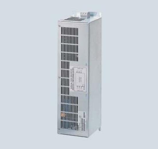 HP), névleges árama pedig 12 A. A teljesítményvesztesége 0,005 kw, így a hatásfoka 99,9 százalék.