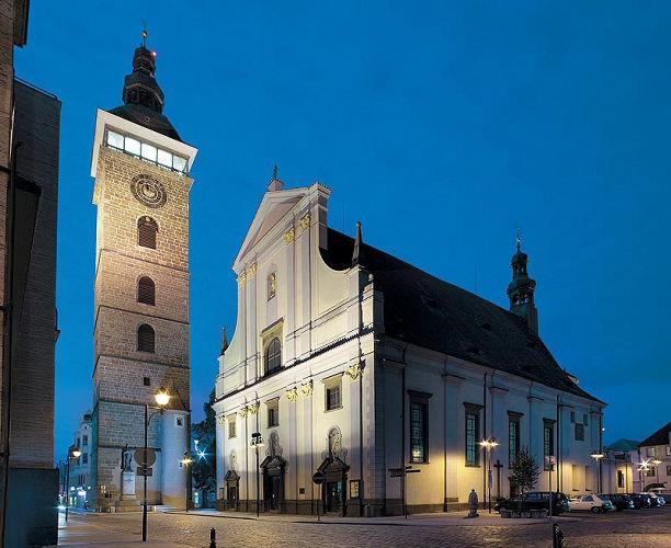 mindössze 10 koronát. Évente egyszer lépcsőfutóversenyt is rendeznek a toronyban - a bátrak benevezhetnek rá. Szent Miklós Székesegyház České Budějovice II.