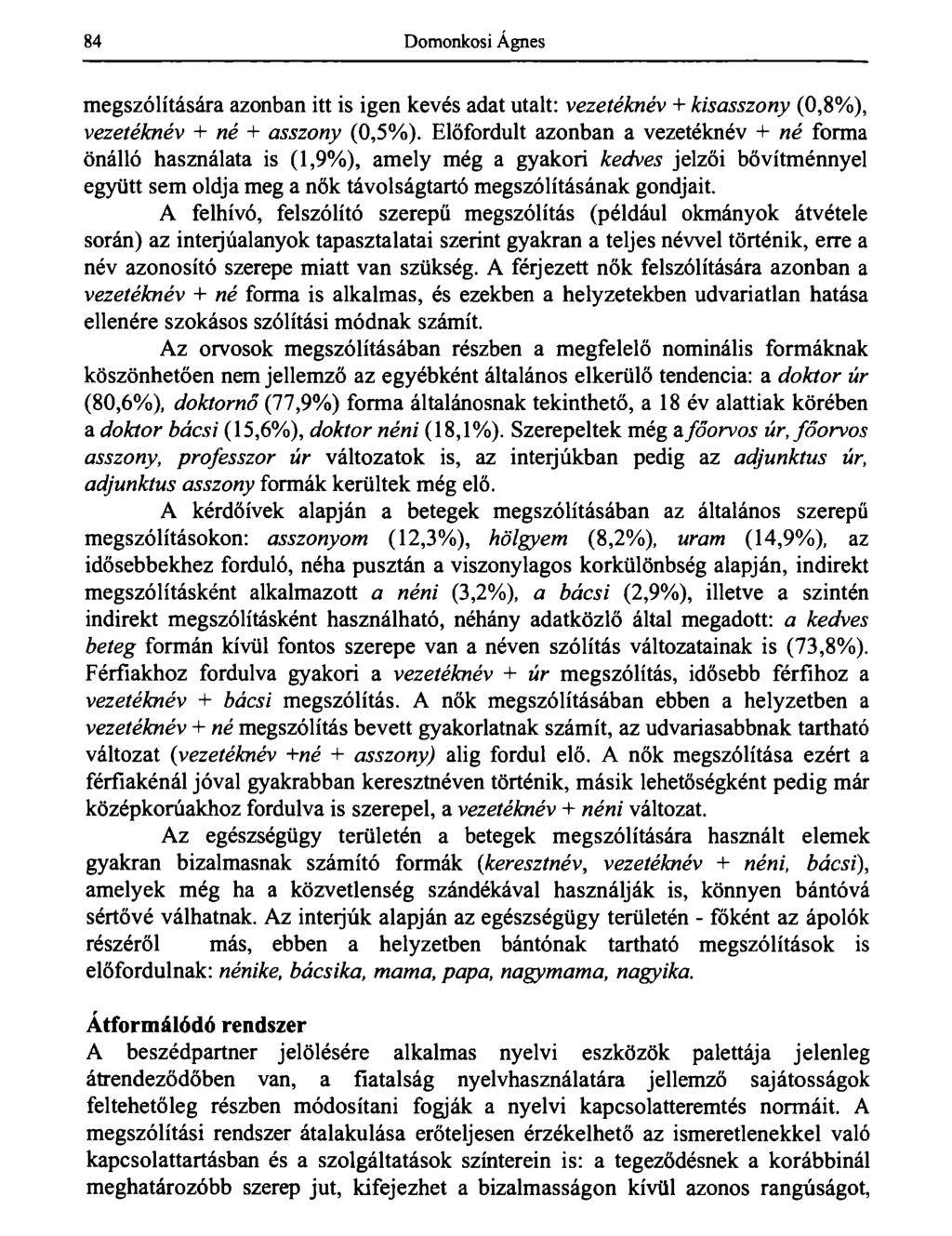 84 Domonkosi Ágnes megszólítására azonban itt is igen kevés adat utalt: vezetéknév + kisasszony (0,8%), vezetéknév + né + asszony (0,5%).
