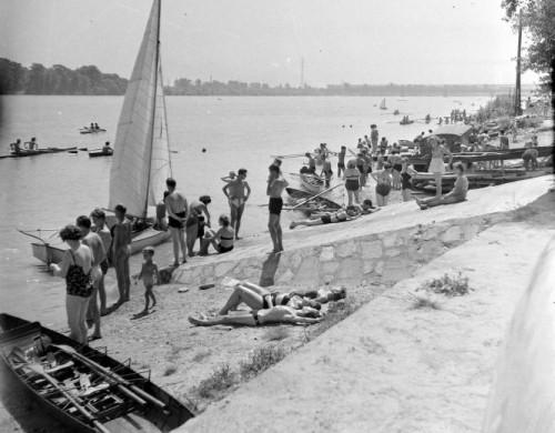 HELY a sziget és környezetének története sziget kialakulása, partvonal változása, zsilip használatának története Csepel története, Kossuth Kiadó, 1965 http://www.csepel-sziget.