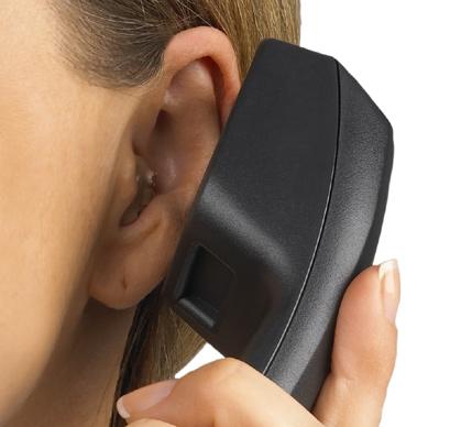 A kézileg átkapcsolható telefontekercset a memóriaválasztó gomb megnyomásával lehet bekapcsolni.