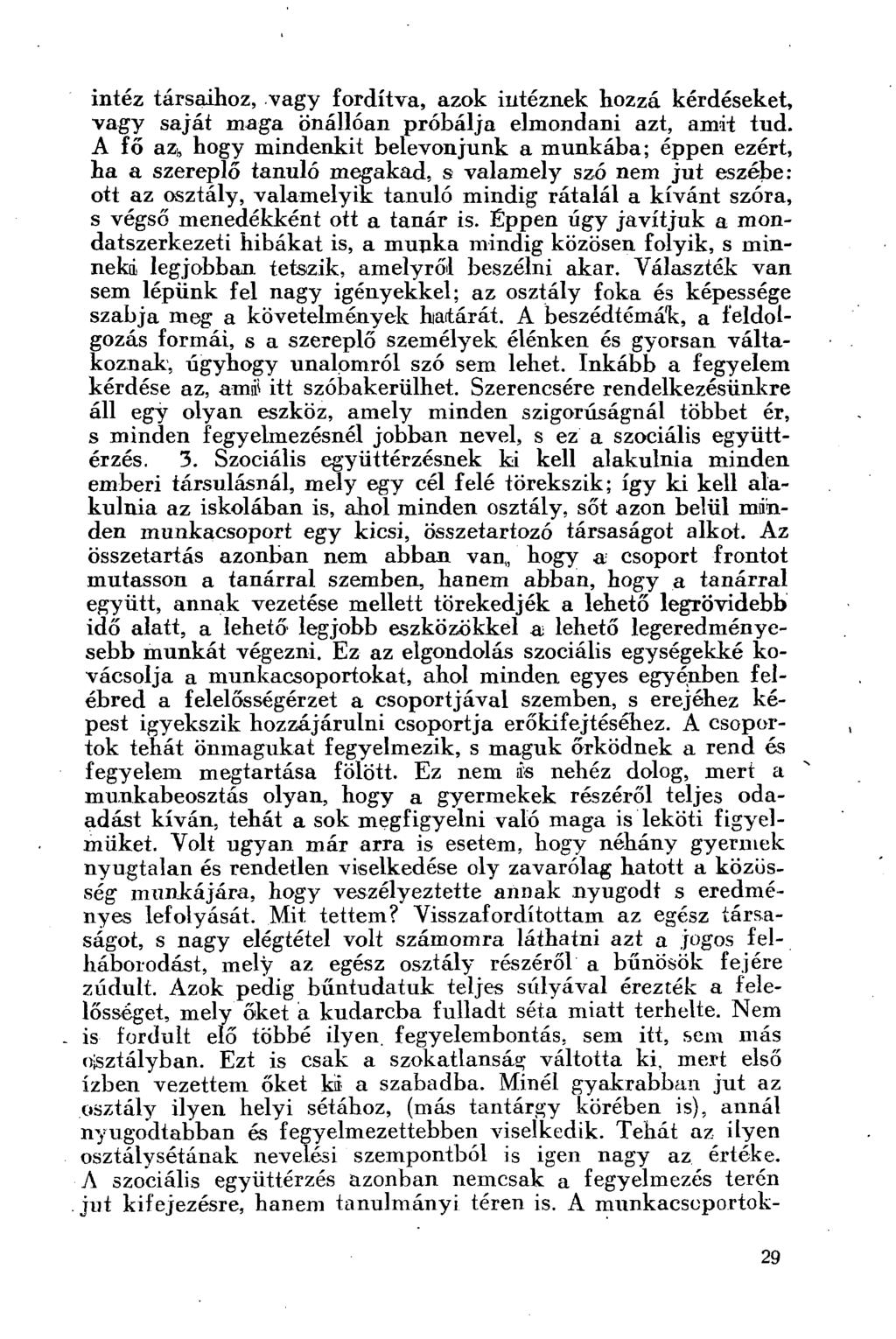 intéz társaihoz, vagy fordítva, azok intéznek hozzá kérdéseket, vagy saját maga önállóan próbálja elmondani azt, amit tud.