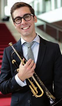 INTERJÚ JAZZ Fotók: Ducsai Szabolcs Subicz Gábor Koós-Hutás Áron Pecze Balázs majd a szekszárdi Liszt Ferenc Zeneiskolában apunál kezdtem trombitálni tanulni.