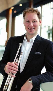 Végig klasszikus zenét tanultam, de mellette játszottam édesapám zenekarában is, a Szekszárd Big Bandben.