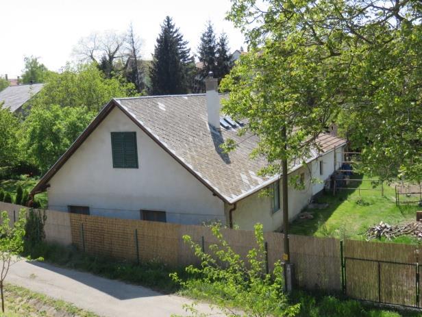 H 116 Veszprémi út 25 1148 védelem jellege: helyi védelem kérdéses érték jellege: beépítés Jelenleg a telken egy nem eredeti arányú épület áll, átépítéssel, vagy teljesen új épületként.