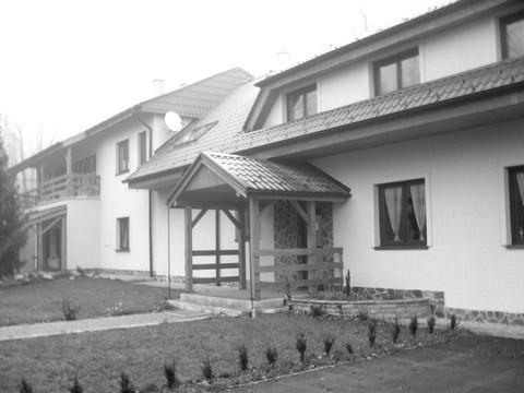 február 2010 Želiezovský spravodajca 9 Prípad Gerzsona Nyakasa s jazykovým zákonom, alebo trauma je trauma V jedno ospalé teplé popoludnie roku 1946 nevädzovo modré oči škôlkara Gerzsona Nyakasa