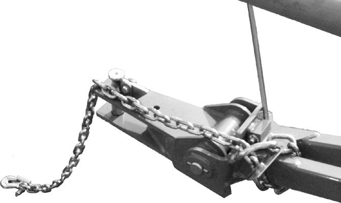 Állítsa le a motort és húzza ki a gyújtáskulcsot. Biztosítsa a traktort és a rendsodrót elgurulás ellen! A maximális hajtásfordulatszám 540 f/perc. A működtető berendezéseket, mint pl.