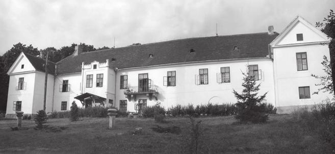 117. SITKE, KISSITKE, Vas vm. A falun kívül, az egykori Kissitkéhez tartozó területen jelenleg is álló, többszörösen átépített és középkori eredetű kastély.