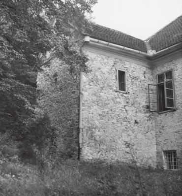 105 Sitke (Kissitke), Vas m. Az északi kápolna -torony (a szerző fotója, 1987) zően már Győr 1594-ben történt eleste után javasolták végvárként való megerősítését.