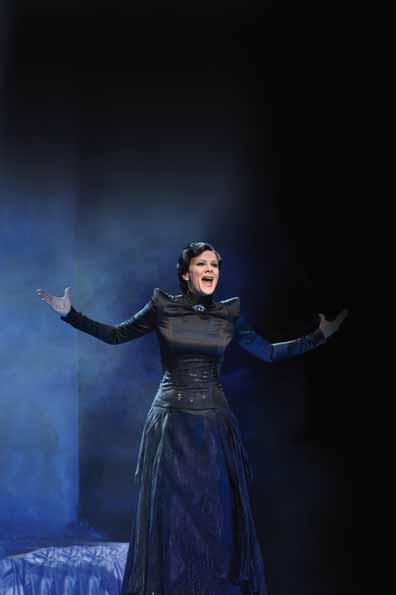 Lilla LÉVAY SZILVESZTER Rebecca A Manderley-ház asszonya musical Felújítás: 2017. december 14.