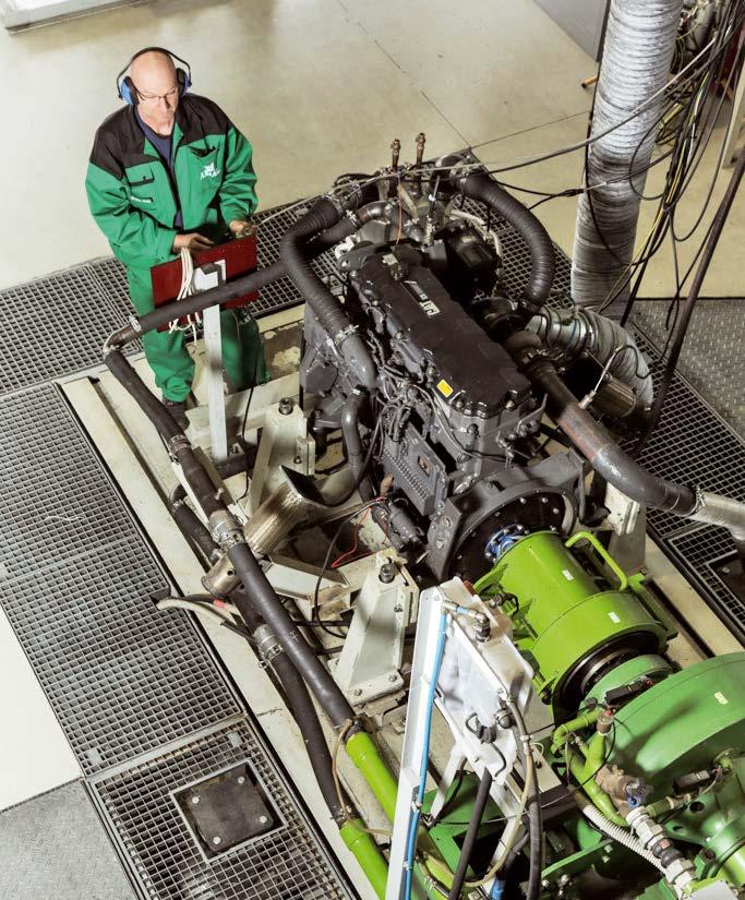 AXIÁL SZERVIZ agritech 31 MOTORFELÚJÍTÁS Szöveg: Szakáll László, szervizmérnök Képek: FOTO Kft. Miért és mikor jött létre a motorfelújító műhely és fékterem? Célja az AXIÁL Kft.