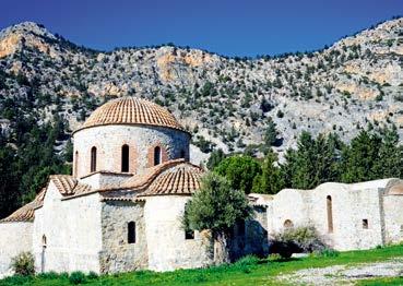 megpihenhetünk, és az érdeklődők a 13. századi Bellapais apátságot is meglátogathatják. A Kyreniai várhoz, ahol számos animációs termet és a híres hajóroncs múzeumot is megnézhetjük.