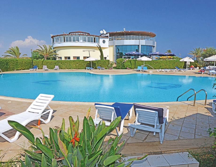 Crystal Rocks Family Resort *** Utasaink értékelése: Fekvése: Ciprus északi, a törökök által lakott részén, Famagusta központjától kb.