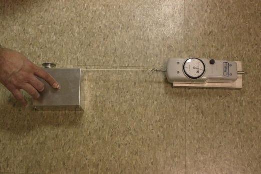 2.12. ábra: Horizontal pull slipmeter, HPS (vízszintesen kézzel húzott csúszásmérő; C.S.C. Force Measurement Inc.) 2.13.