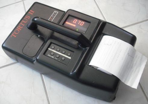 Bring (1982) azt taglalta, hogy a súrlódási együttható különböző tényezőktől, így például a terheléstől, a sebességtől, a hőmérséklettől, a nedvesítéstől, a felületi érdességtől, stb. függ.