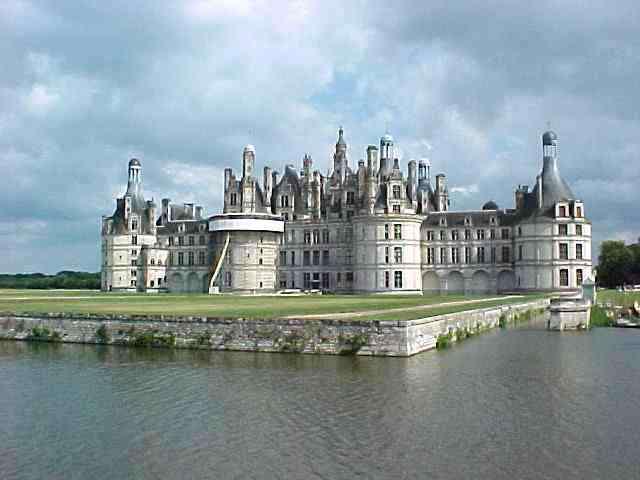 Franciaország: Loire menti kastély Chambord kastélya: Legismertebb, legnagyobb (440 helység) I.