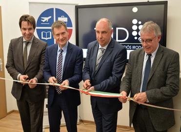 3. A KÉPZÉSKOORDINÁCIÓS IRODA BEMU- TATÁSA A projekt keretében megvalósított képzéskoordinációs iroda az 1181 Budapest, Üllői út 317.