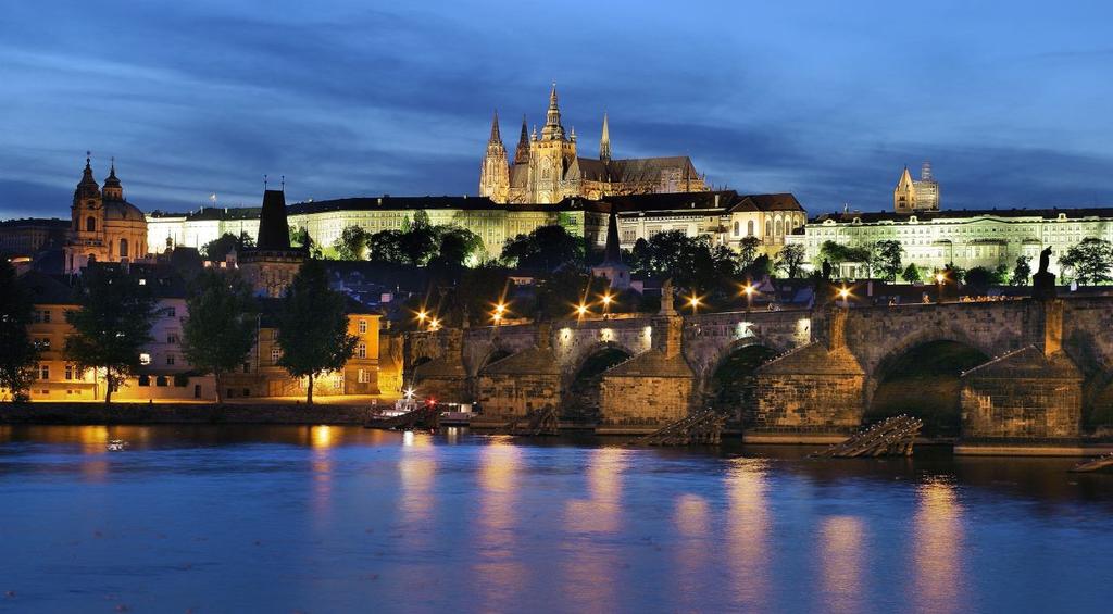 Az Elbán Usti nad Labem felé hajózva szőlővel borított dombok között folyik a vízi út. ÁRAK (EUR/hét/2014) Típus Férő- FB Máj.03-ig Máj.03-Jún.14. Jún.14-Aug.23. hely Szept.13-