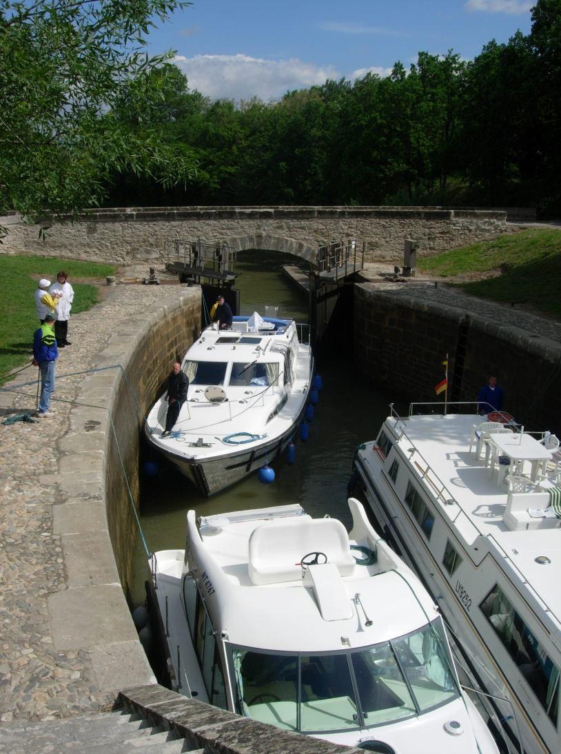 A főbb térségek részletesen: Midi: A híres Canal du Midi csatornán hajózhat, melyet Paul Riquet tervei alapján kézzel ástak ki több mint 400 éve.