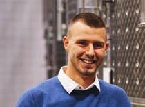 száraz 1-3 év Sopron Zöldveltelini Illata intenzív, friss vágott fű, zöldalma és szénás jegyek. Szájban rendkívül friss.