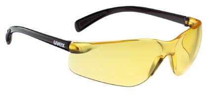 3 keretszínben kapható: gun black mat, silver black, silver orange Szemüvegtok mellékelve. p Uvex Gravic p Uvex Blaze A tavalyi év legütősebb Uvex szemüvege.