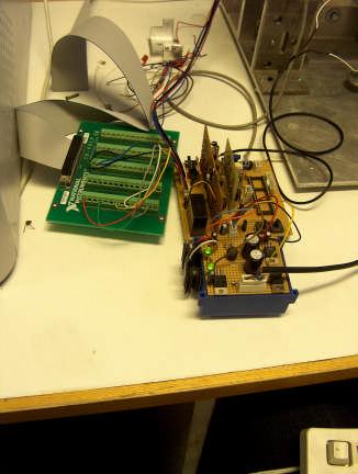 3. ábra. A Pneumatic Muscle és a nyúlásmérő 4. ábra. Az interfész áramkör MIKRO-- CONTROLLER 5. ábra. A kísérleti mérési elrendezés tömbvázlata 3.