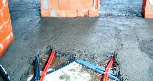olyan cserép vagy palafedés, ami alatt nincsen tetőfólia).