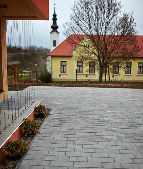 a térkő világa A KK Kavics Beton Kft. már több mint 20 éve a hazai építőipari piacon működő magyar betontermék gyártó cég.