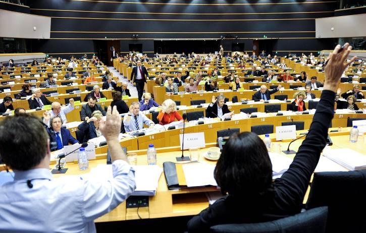 a különböző képviselőcsoportok álláspontjait. E megbeszéléseket gyakran úgynevezett árnyékülések formájában tartják.