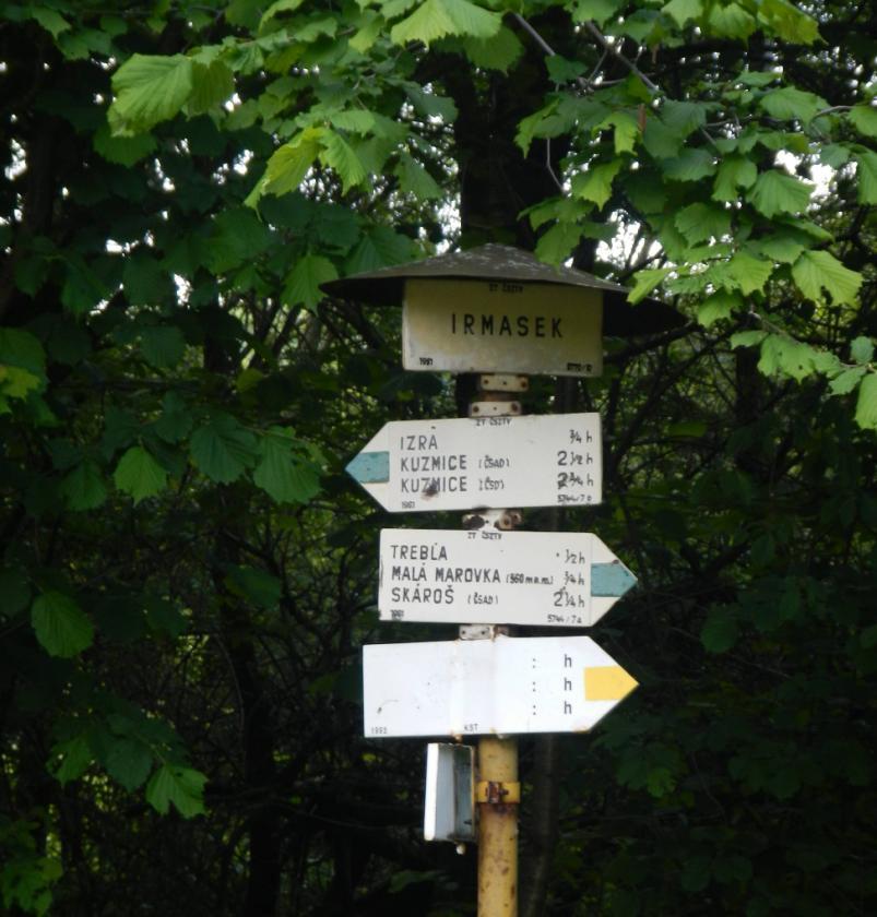Turistické značenie Slanská huta tabuľky sú až