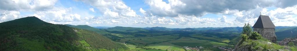 Štúdia uskutočniteľnosti ACCESS2MOUNTAIN Projekt Oblasť Slanské vrchy prekvapivo sa jedná o oblasť s najväčším využitím železničnej dopravy (až 2000 denných cestujúcich) a relatívne dobrým spojením