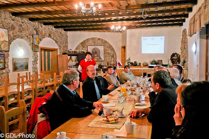 Trať na HU strane je po hranicu udržiavaná a prevádzky schopná. Uvažovalo sa aj s eventuálnym zavedením dreziny čo je v súlade s našimi návrhmi oživania regionálnych tratí. 2.
