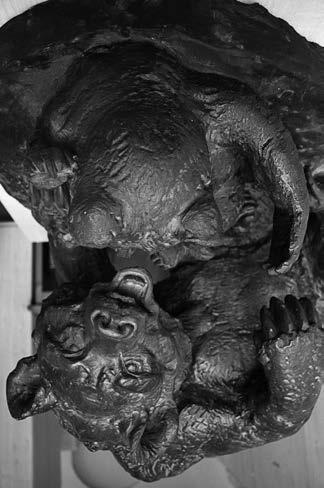 18 XXXV. Miskolci Nemzetközi Ásványfesztivál Szilágyi Margit (1894 1982), a Magyar Természettudományi Múzeum egykori munkatársának alkotása egy bocsával birkózó nőstény barlangi medvét ábrázol.