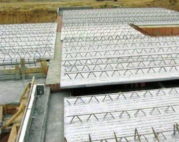 Tervezés Gyártmánytervek elkészítése LEIER MESTERPANEL (LMP) A Leier mesterpanelek (LMP) gyártmánytervezéséhez és gyártásához az épület statikus tervezőjének meg kell adnia a gyártónak a