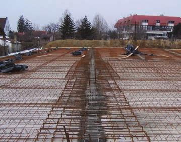 Monolit rész kialakítása helyszíni vasalás A Leier mesterpanel (kéregelemes födém) helyszíni vasalását a statikus tervező (vagy a gyártó) által készített vasalási terveknek megfelelően kell